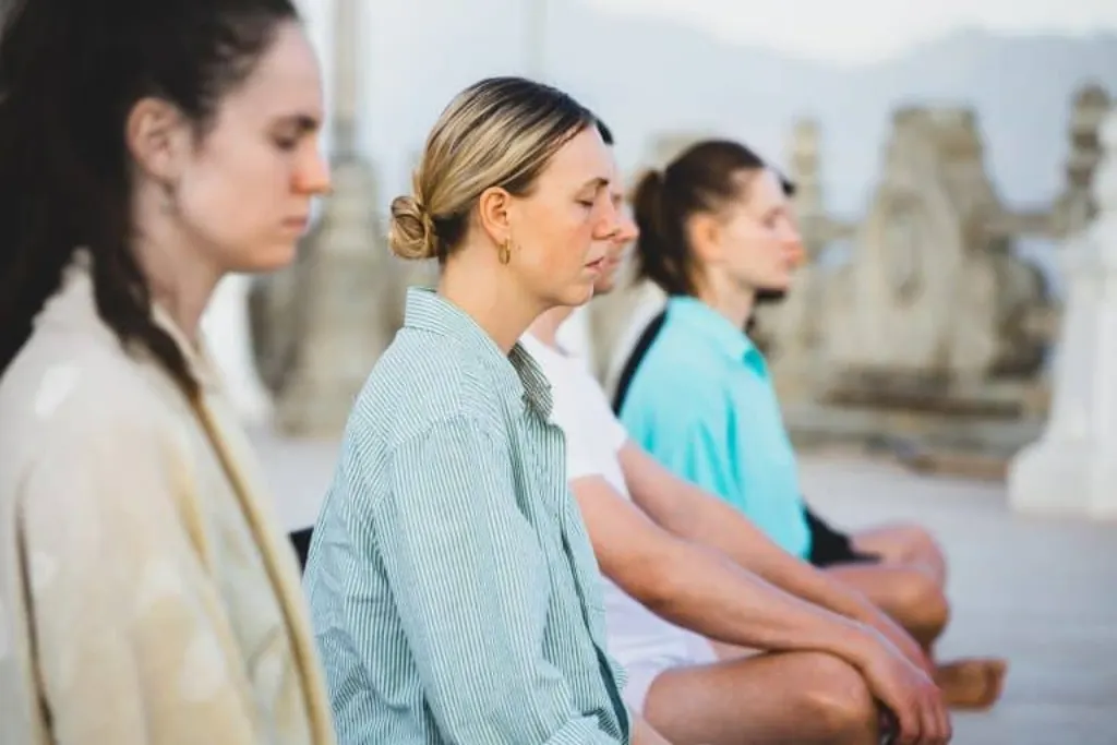découvrez l'art du silence, un espace de sérénité et de contemplation. apprenez à apprécier les bienfaits du calme dans un monde trépidant, et explorez comment le silence peut enrichir votre vie quotidienne.
