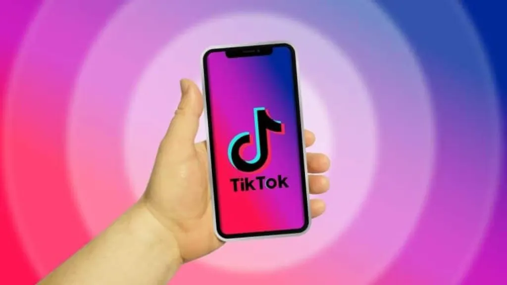 découvrez le phénomène de la tiktokization, où la culture et les tendances sont redéfinies par des vidéos courtes et engageantes. plongez dans l'univers dynamique de tiktok qui influence la mode, la musique, et bien plus encore. ne manquez pas l'impact de cette plateforme sur notre quotidien et la création de nouveaux contenus divertissants.