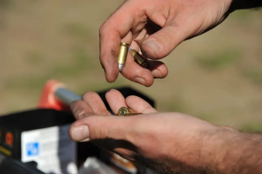 découvrez l'univers des armes à feu : types, usages, réglementation et sécurité. informez-vous sur l'histoire, la culture et les innovations liées aux armes à feu pour mieux comprendre cet aspect important de la société.