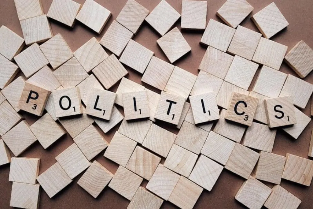 découvrez l'univers captivant du spectacle politique, où discours enflammés et manœuvres stratégiques se mêlent pour façonner notre avenir. plongez dans les coulisses des élections, des débats passionnants et des décisions clés qui influencent la société.
