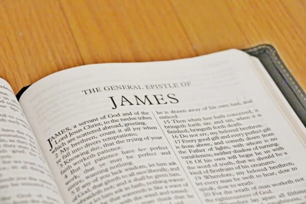 découvrez la carrière et les controverses de james comey, ancien directeur du fbi, auteur et analyste politique, dont les décisions ont façonné l'histoire récente des états-unis.