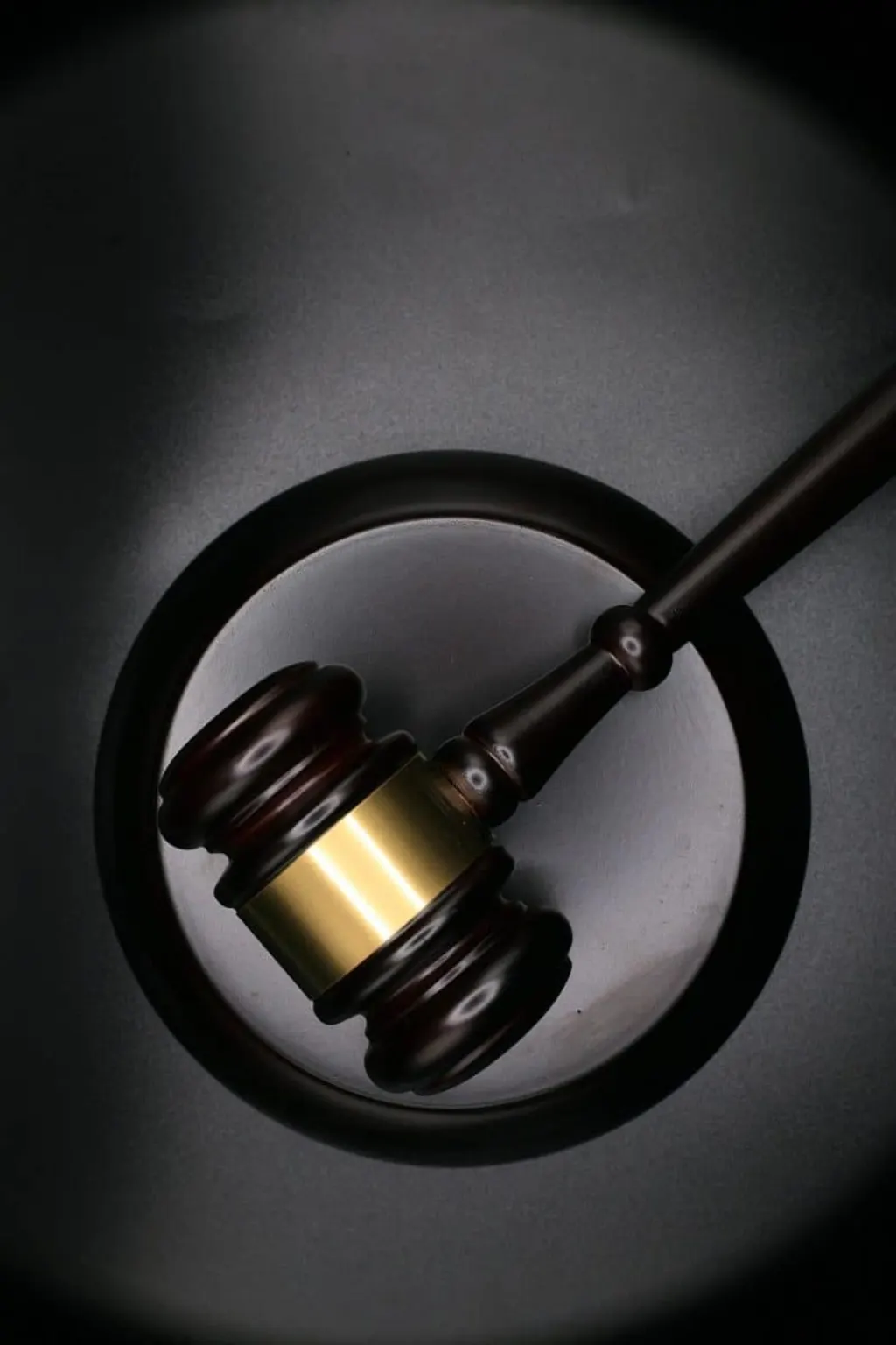découvrez les enjeux et procédures entourant une action en justice. que vous soyez plaignant ou défendant, comprenez les étapes clés d'un procès et les droits des parties impliquées.