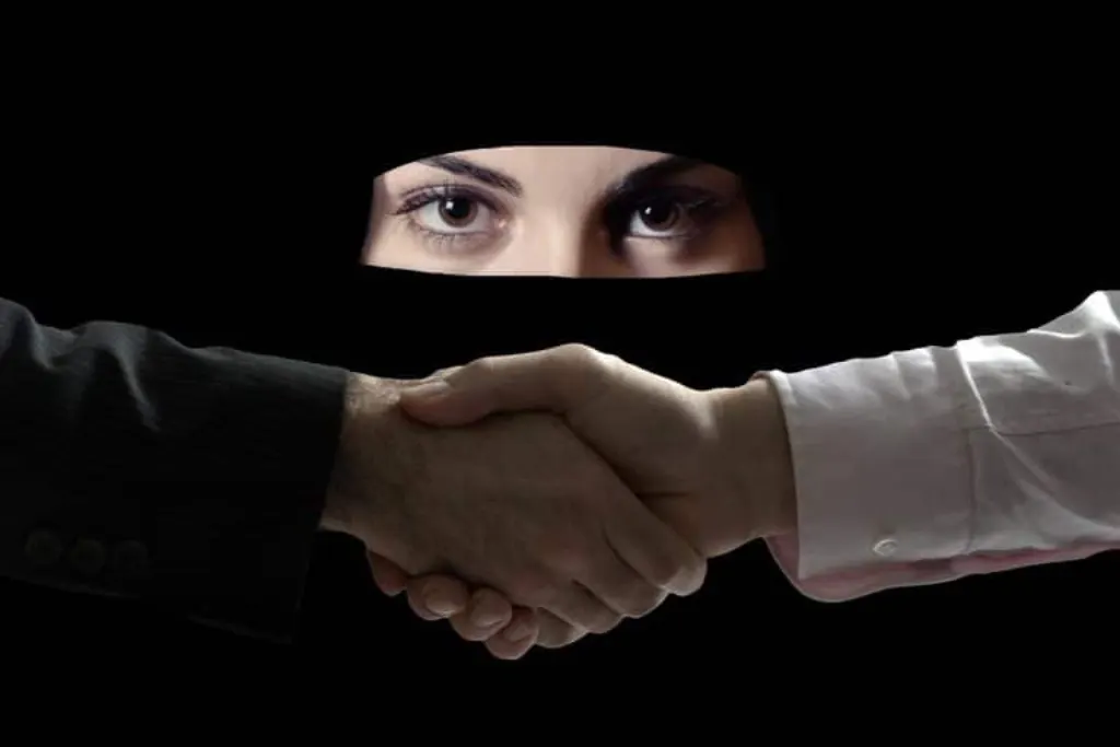 découvrez la définition et les enjeux de la misogynie, une attitude qui dévalorise les femmes à travers l'histoire et dans la société moderne. analysez ses manifestations et ses conséquences sur les relations entre les sexes.