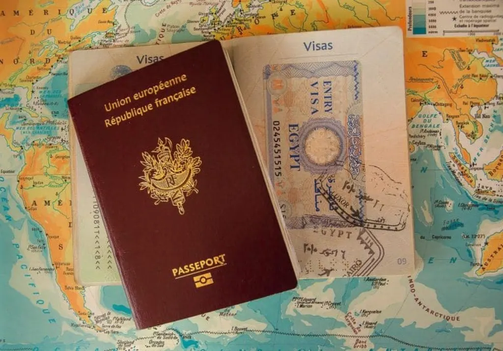 découvrez tout ce qu'il faut savoir sur les visas étudiants : types, démarches, conditions d'obtention et conseils pour étudier à l'étranger en toute sérénité.