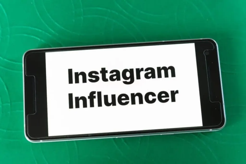 découvrez l'univers fascinant des influenceurs : des créateurs de contenu qui transforment les réseaux sociaux en véritables plateformes d'inspiration et de tendances. apprenez comment ils impactent les habitudes d'achat et les modes de vie tout en partageant leur passion avec des millions de followers.