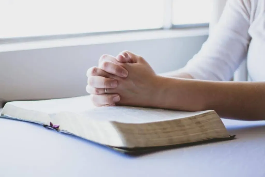 découvrez une collection inspirante de prières pour nourrir votre spiritualité, trouver la paix intérieure et renforcer votre connexion avec le divin. que vous soyez en quête de réconfort, de gratitude ou de guidance, ces prières vous accompagneront dans votre cheminement personnel.