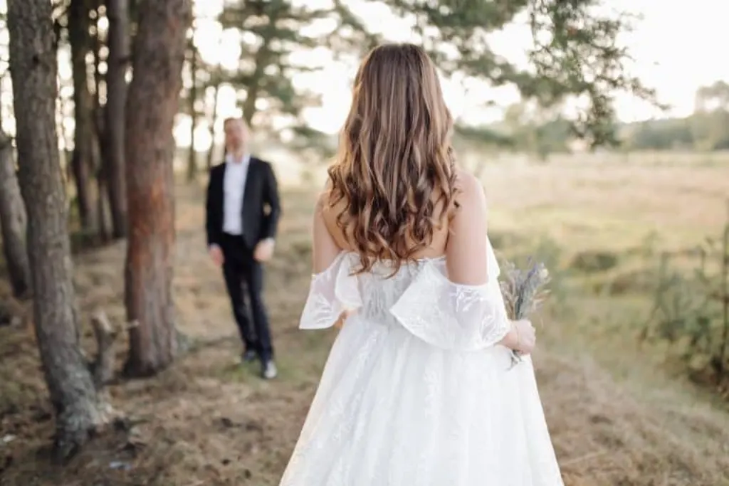 découvrez l'univers enchanteur du mariage, des conseils pour organiser votre journée parfaite aux dernières tendances en matière de robes, décorations et lieux. transformez votre rêve en réalité avec notre guide complet sur l'art de célébrer l'amour.