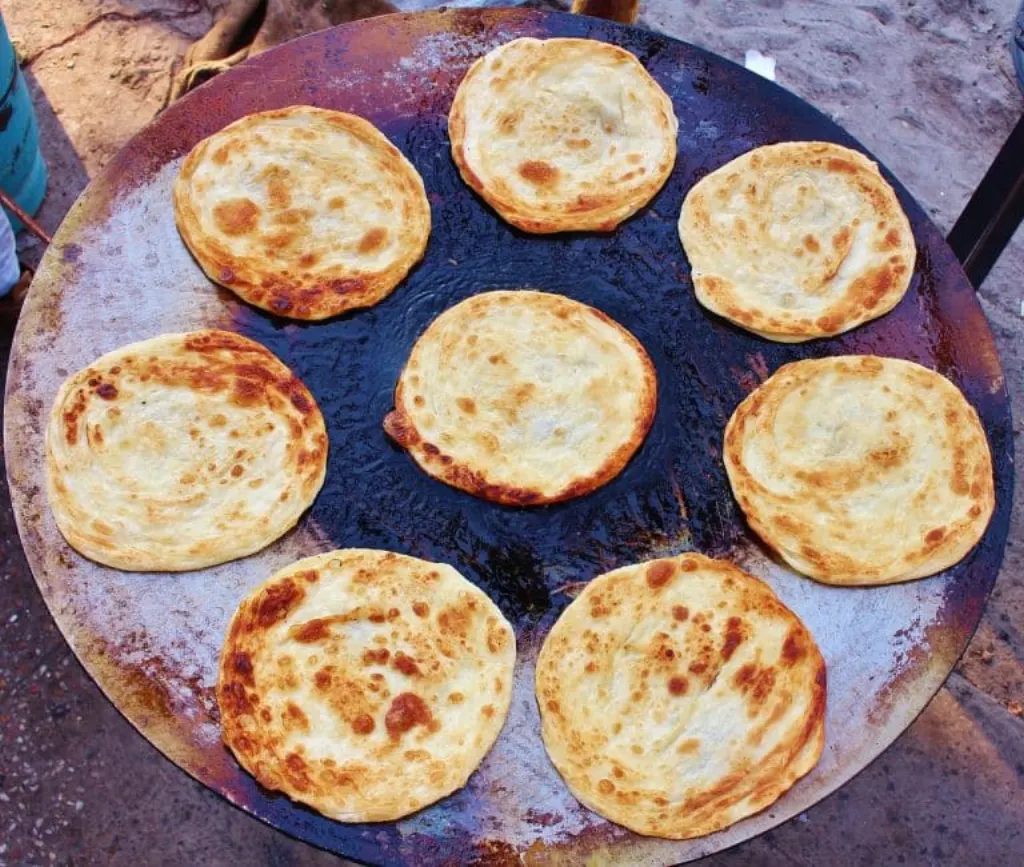 découvrez le pakistan, un pays fascinant d'asie du sud, riche en culture, histoire et paysages variés. explorez ses monuments emblématiques, ses traditions vibrantes et sa gastronomie unique. que vous soyez amateur d'aventure ou passionné d'histoire, le pakistan a quelque chose à offrir à chaque voyageur.