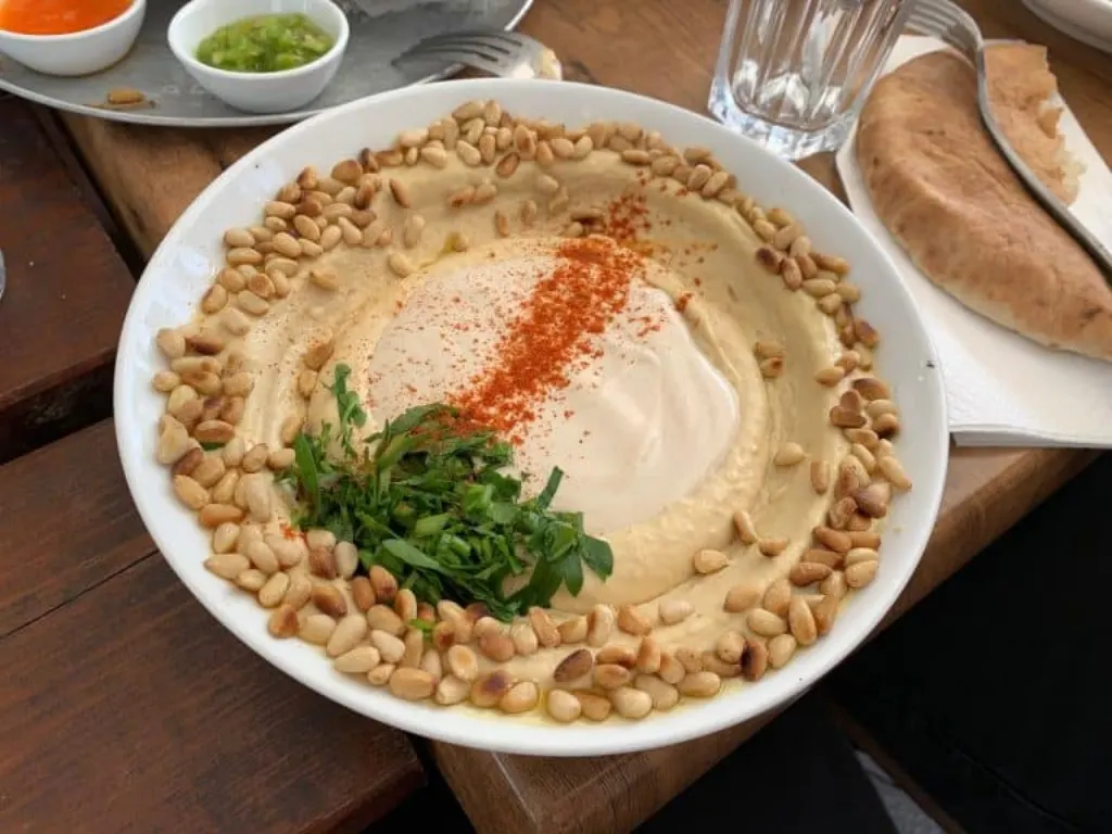 découvrez une sélection des meilleurs restaurants qui raviront vos papilles. que vous cherchiez des plats raffinés, une ambiance conviviale ou des spécialités locales, trouvez le lieu parfait pour chaque occasion.