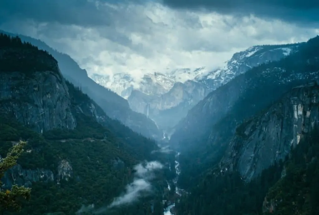 découvrez les parcs emblématiques de californie, où la nature rencontre l'aventure. explorez des paysages époustouflants, des activités de plein air passionnantes et la biodiversité unique de l'état doré.