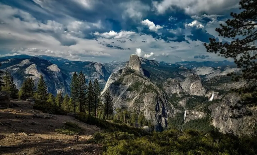 découvrez les parcs emblématiques de californie, de yosemite à joshua tree. explorez des paysages à couper le souffle, des activités en plein air et la richesse de la biodiversité dans ces lieux préservés.