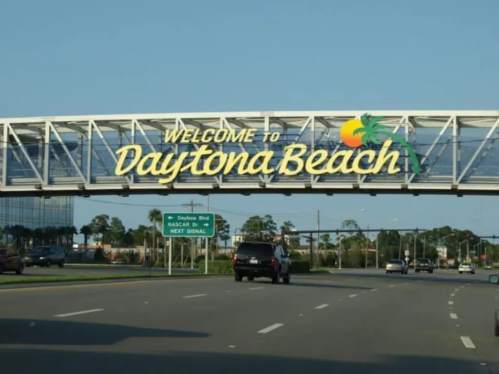 découvrez la floride, un état ensoleillé du sud-est des états-unis, célèbre pour ses plages paradisiaques, ses parcs à thème, sa vie nocturne animée et sa richesse culturelle. idéal pour des vacances inoubliables en famille ou entre amis.