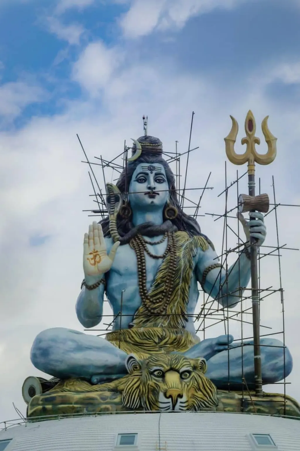 découvrez le népal, un pays fascinant niché au cœur de l’himalaya, célèbre pour ses montagnes majestueuses, sa diversité culturelle et ses aventures inoubliables, entre traditions authentiques et paysages à couper le souffle.