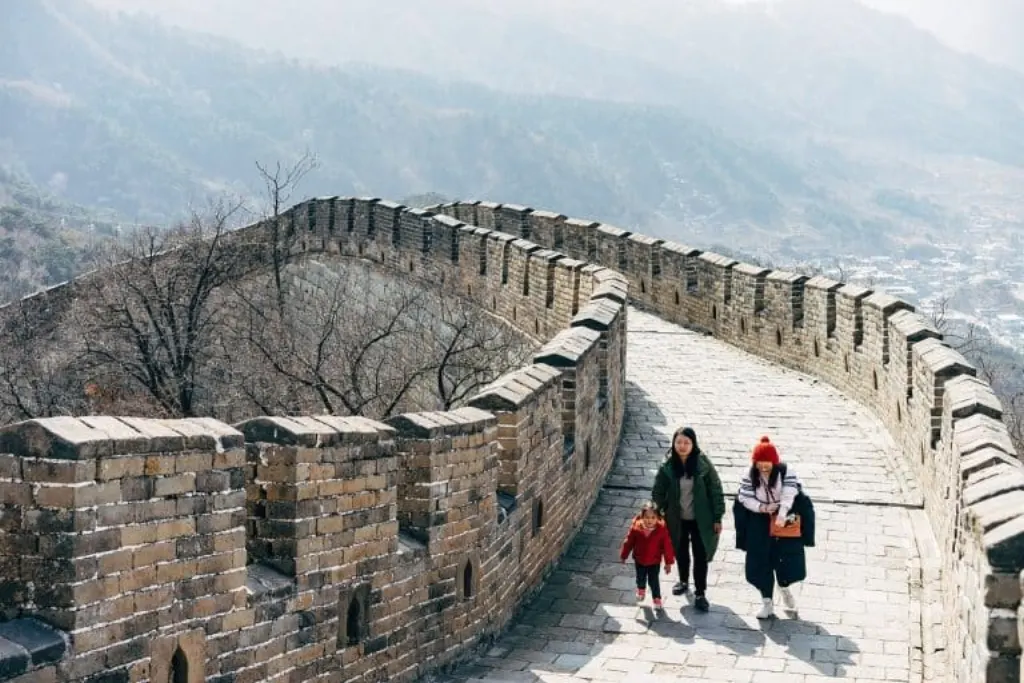 découvrez la chine : son histoire fascinante, ses paysages époustouflants, sa culture millénaire et ses innovations modernes. partez à la découverte de ce pays unique au carrefour des traditions et de la technologie.