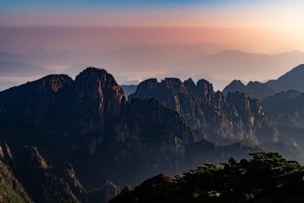 découvrez la chine : un pays fascinant alliant traditions millénaires, paysages spectaculaires et dynamisme moderne. explorez sa culture, son histoire et ses attraits incontournables.