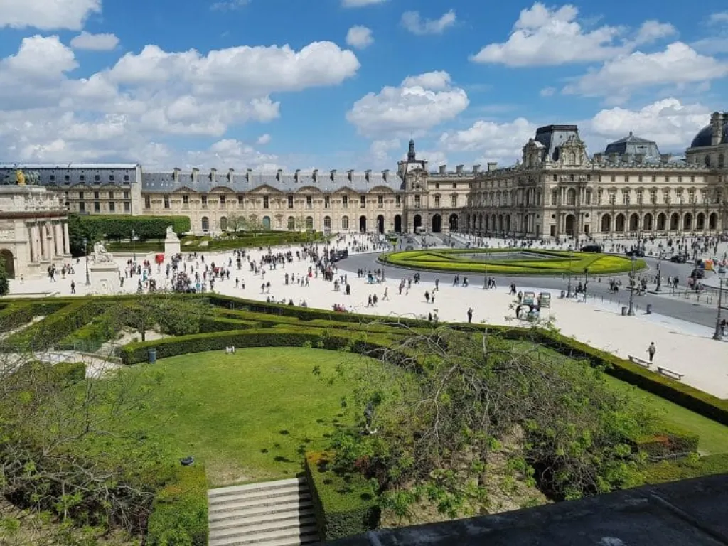 découvrez l'incroyable histoire du braquage du louvre, un événement audacieux mêlant art, mystère et suspense au cœur du célèbre musée parisien.