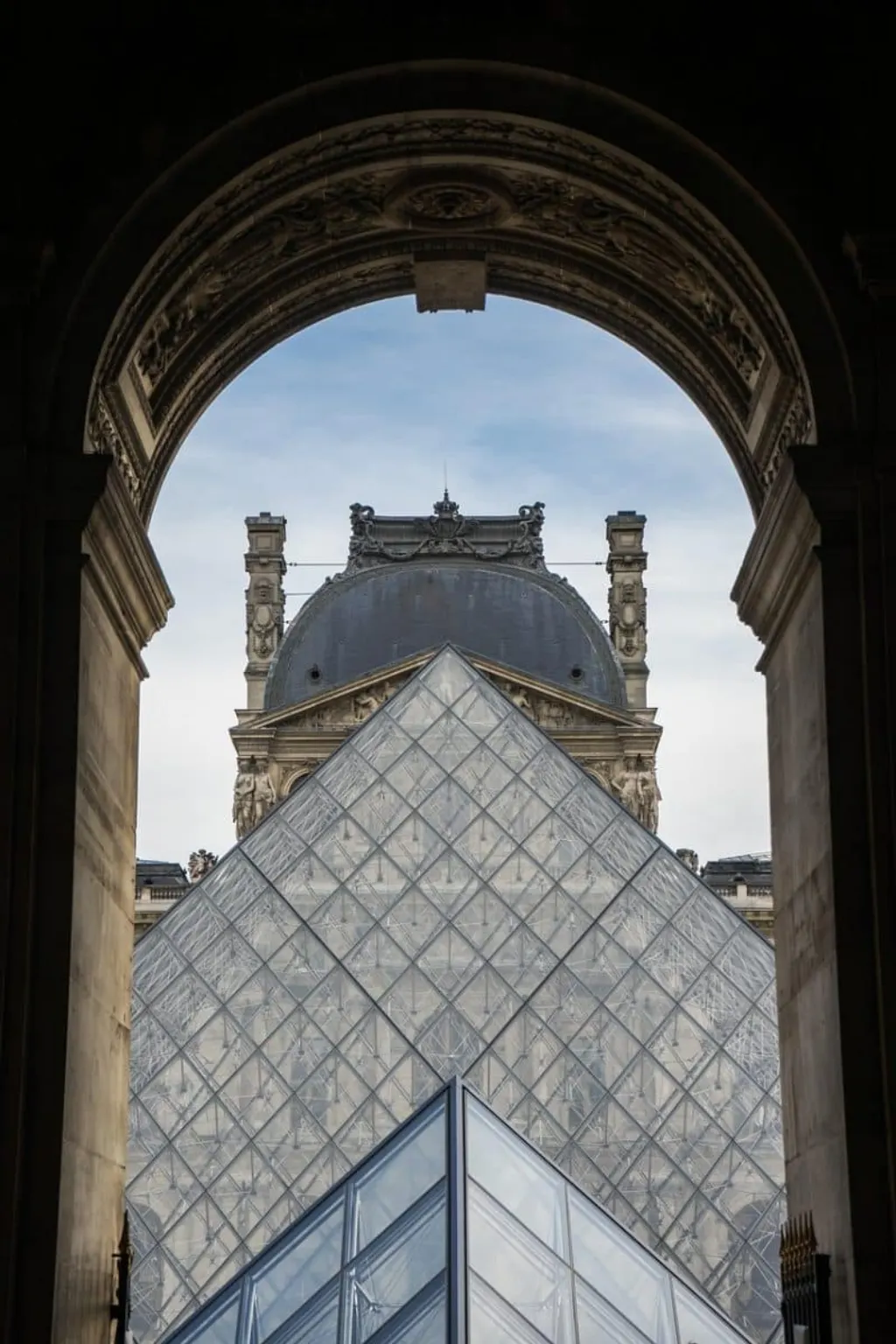 découvrez l'histoire captivante du casse du louvre, une audacieuse tentative de vol au cœur du musée emblématique de paris.