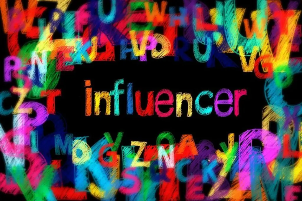 découvrez les influenceurs anti-doomscrolling qui vous aident à réduire le stress numérique en partageant des contenus positifs et inspirants sur les réseaux sociaux.