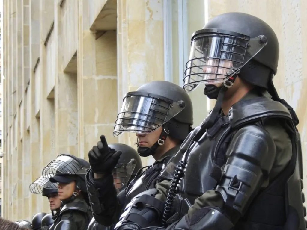 découvrez les protocoles et les réglementations concernant l'utilisation de la force par la police à san diego, ainsi que les mesures de transparence et de responsabilité.