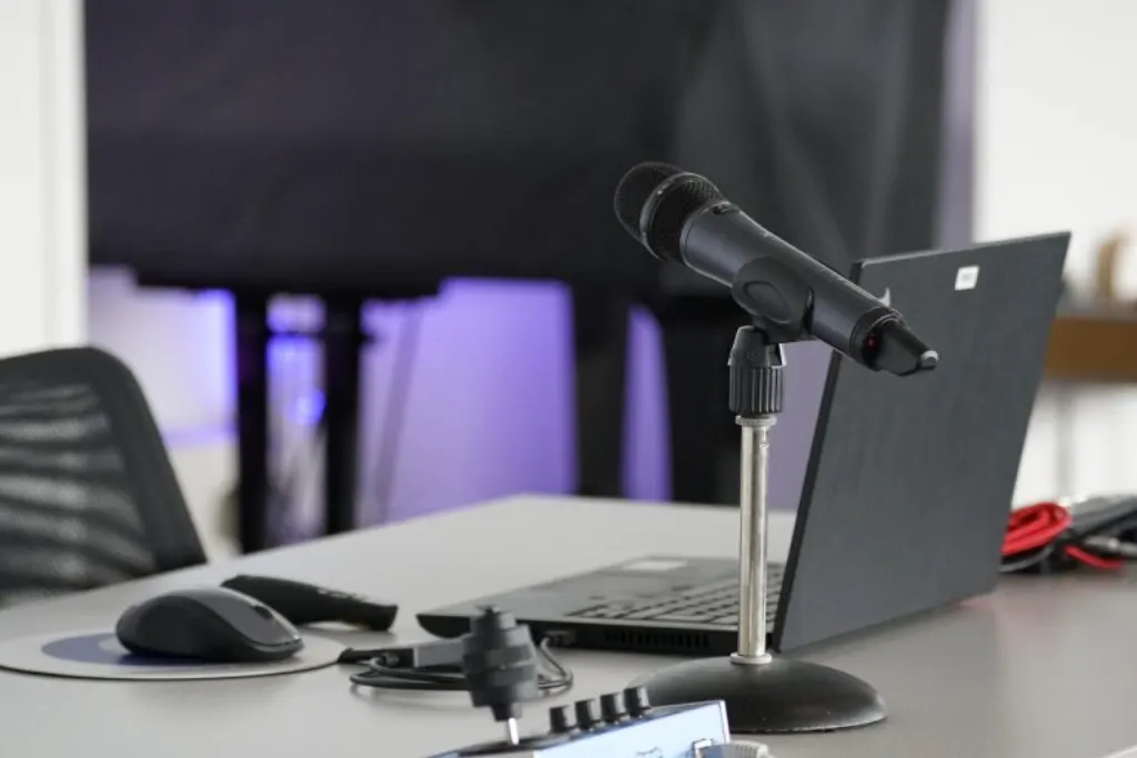 découvrez notre podcast captivant qui explore des sujets variés, des interviews exclusives et des histoires inspirantes pour enrichir votre quotidien.