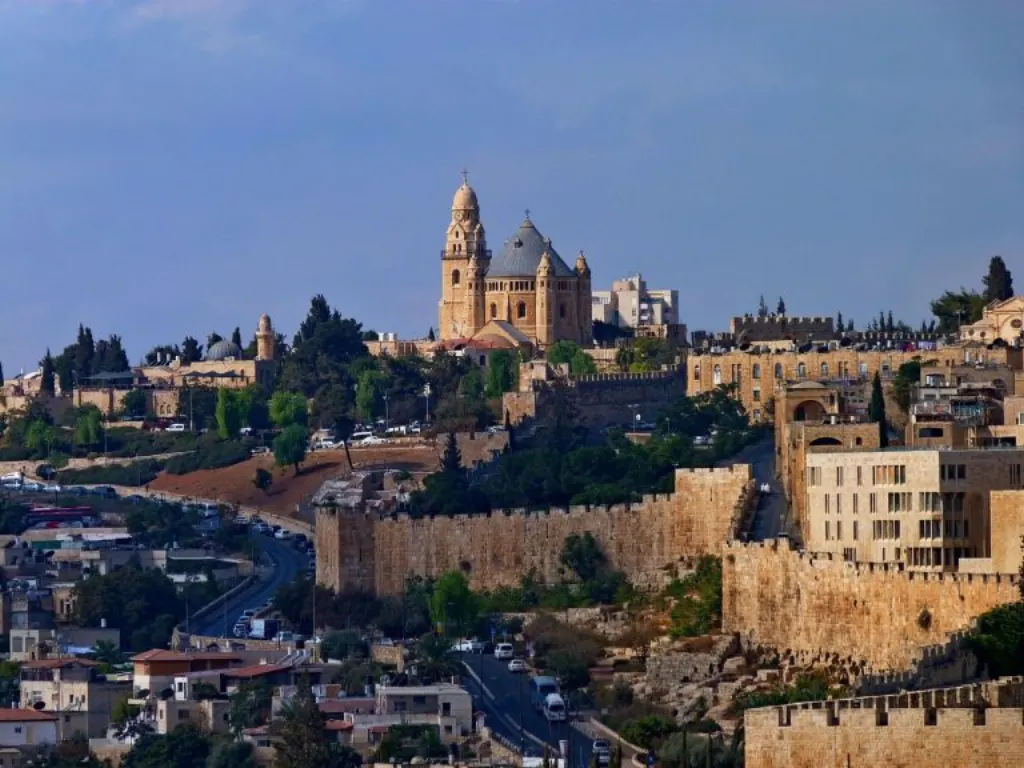 découvrez la réponse des dirigeants du temple israël face aux enjeux actuels et leur engagement envers la communauté.