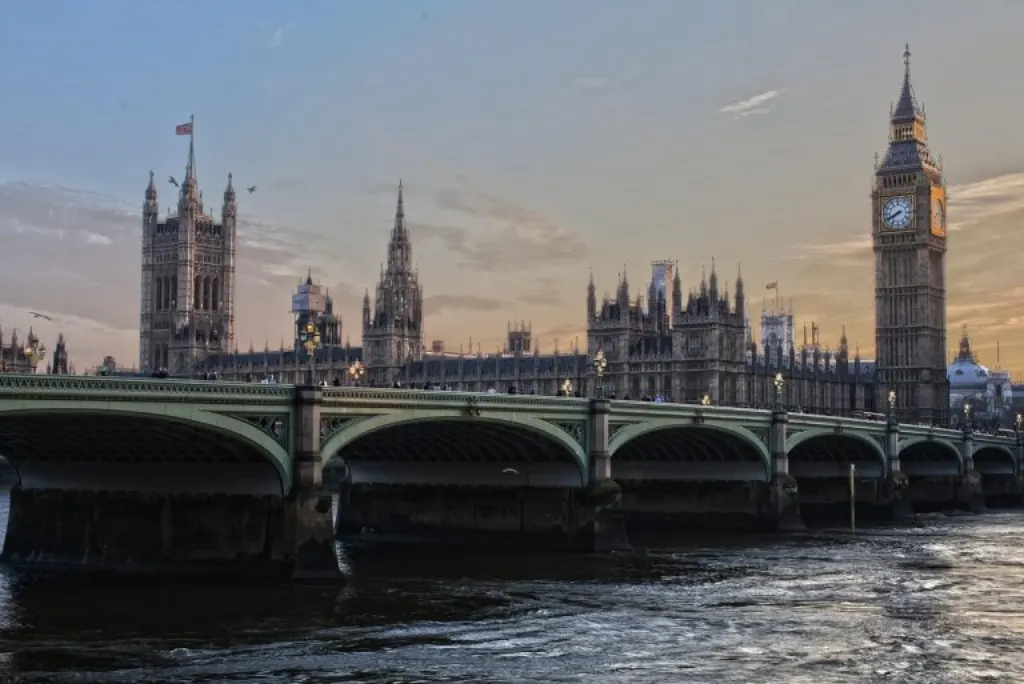découvrez les influenceurs britanniques les plus populaires et suivez leurs tendances, conseils et styles uniques sur les réseaux sociaux.