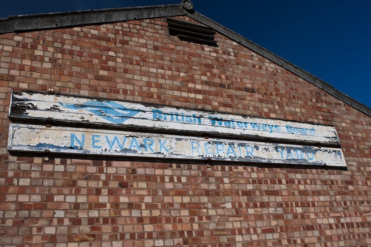 découvrez tout ce que vous devez savoir sur l'amiante : ses risques pour la santé, les réglementations, les méthodes de désamiantage et les alternatives sécuritaires. informez-vous sur la prévention et la protection contre l'exposition à cette substance dangereuse.