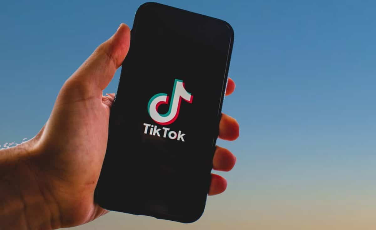 découvrez tiktok, l'application incontournable qui révolutionne la création et le partage de courtes vidéos. rejoignez des millions d'utilisateurs pour exprimer votre créativité, suivre des tendances et vous divertir au quotidien.