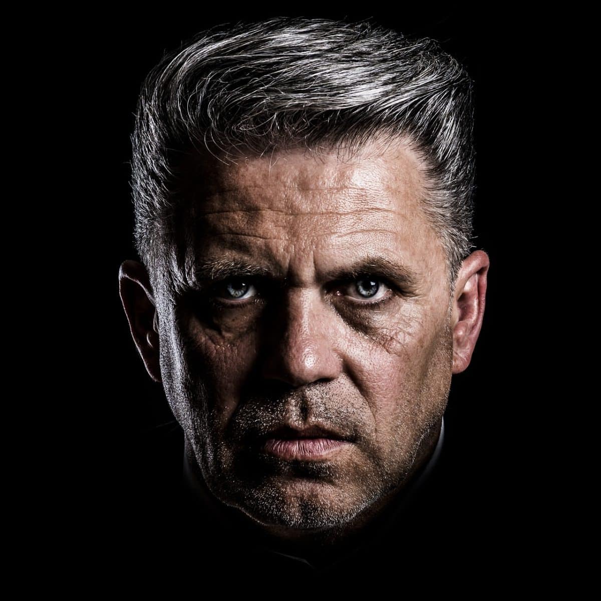 découvrez l'univers des influenceurs : leur rôle, leur impact sur les tendances et conseils pour collaborer efficacement avec eux sur les réseaux sociaux.