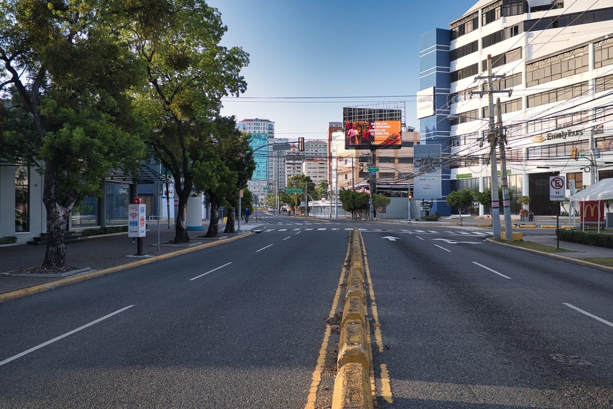 découvrez tout ce que vous devez savoir sur le confinement, ses impacts et conseils pour traverser cette période en toute sérénité.