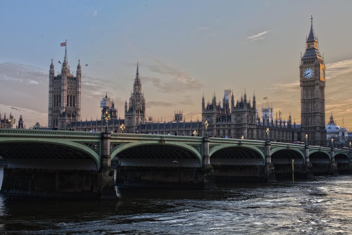 découvrez les influenceurs britanniques les plus populaires et suivez leurs tendances, conseils et styles uniques sur les réseaux sociaux.