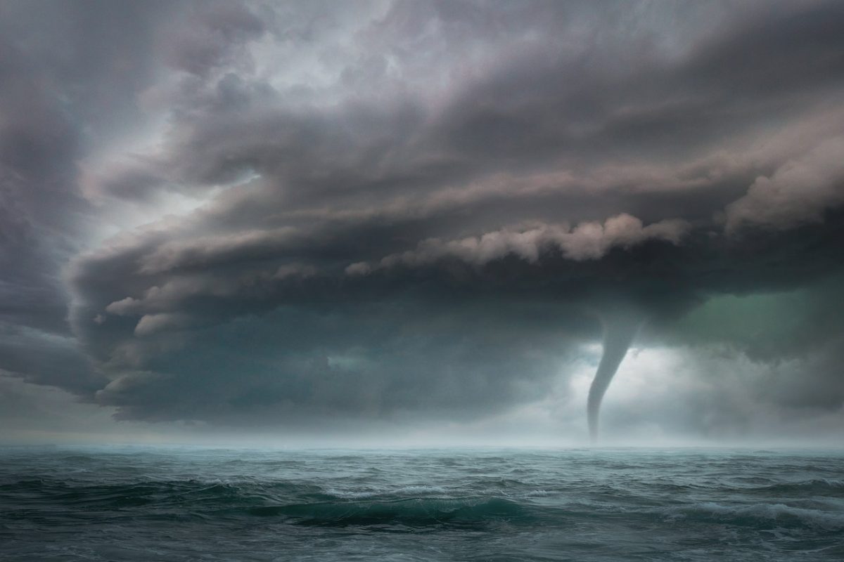 découvrez tout ce que vous devez savoir sur les tornades : phénomènes météorologiques puissants, leurs causes, leurs effets et comment s'en protéger efficacement.